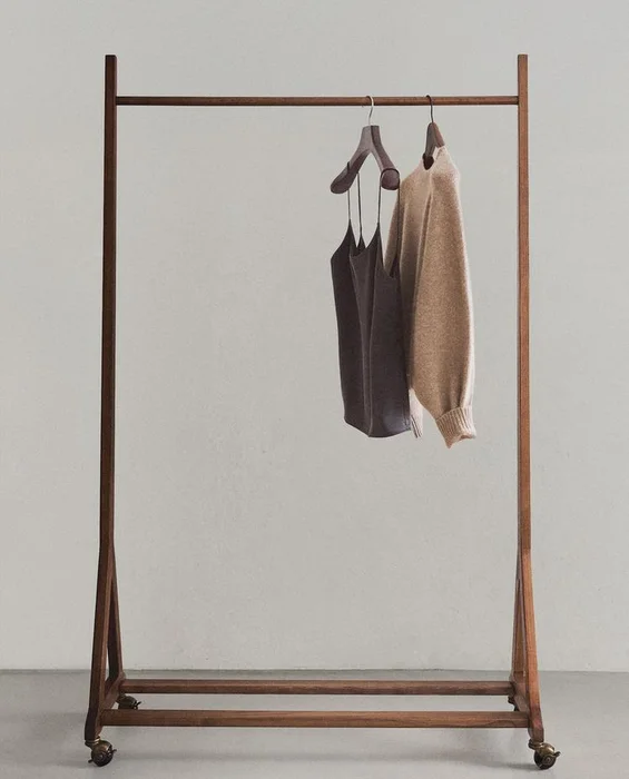 BURRO ROPA MADERA FRESNO en Madera natural - Cómodas, Uruguay | Zara Home