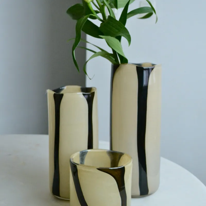 Florero Zeta 01 en Beige - Jarrones, Uruguay | Dos Orillas Casa