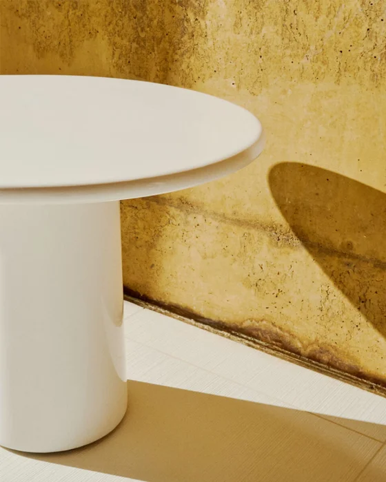 Mesa de centro Albanella de cemento con acabado blanco brillante - Ø65 cm en Blanco - Mesas de living, Uruguay | Kavehome, vista 5