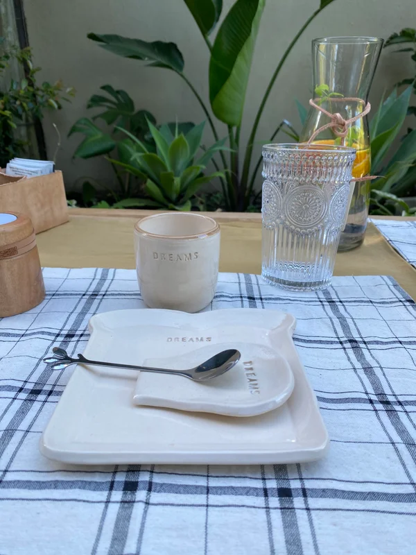 Kit desayuno con vaso de cerámica, apoya cucharas, plato y cucharita en Beige - Decoración, Uruguay | Dreams On Time, vista 37