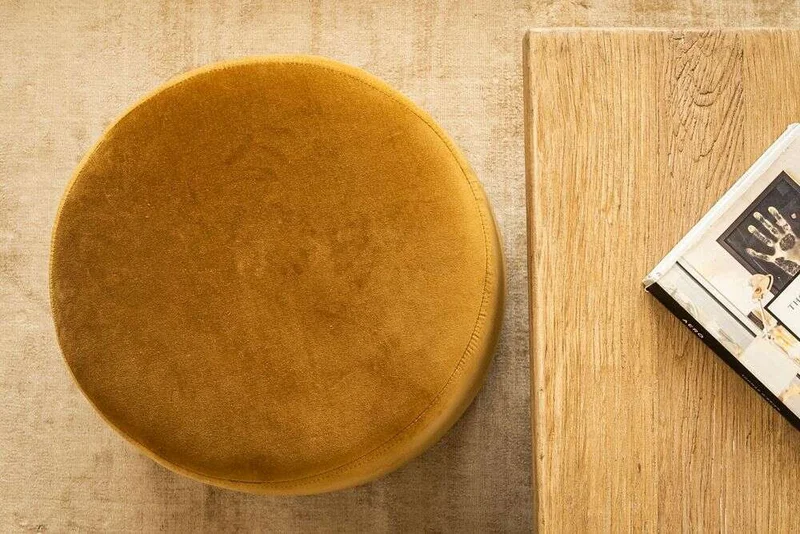 PUFF MILANO - TERCIOPELO ORO en Mostaza - Butacas, banquetas y puffs, Uruguay | La Iberica, vista 6