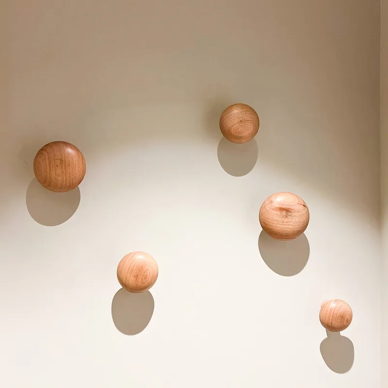 Set percheros “Clama” (x5) en Madera natural - Muebles, Uruguay | Dreams On Time
