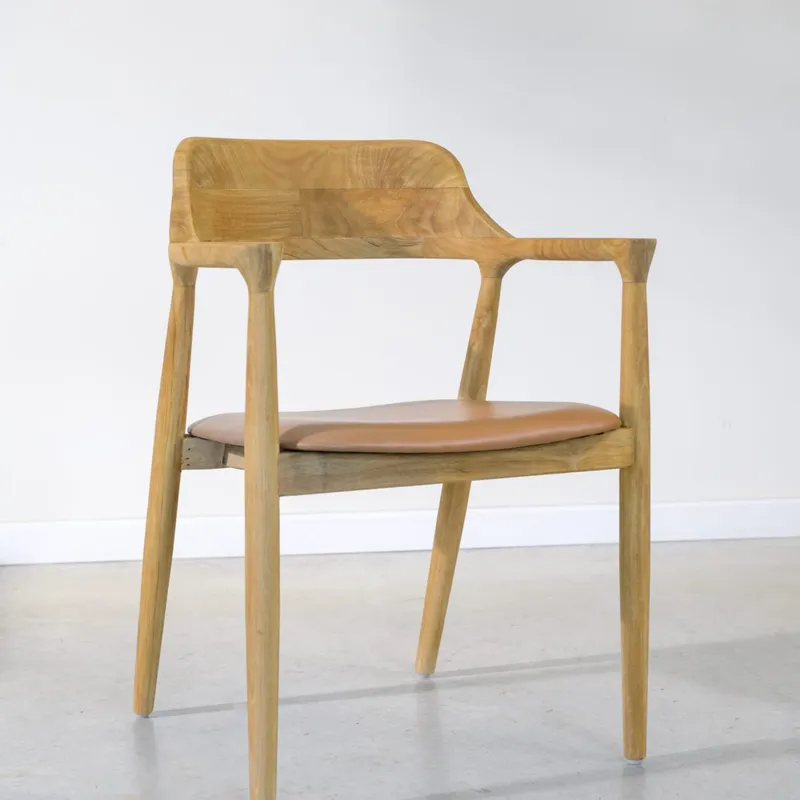 Silla en teca y cuero en Madera natural - Sillas, Uruguay | Entrecasa