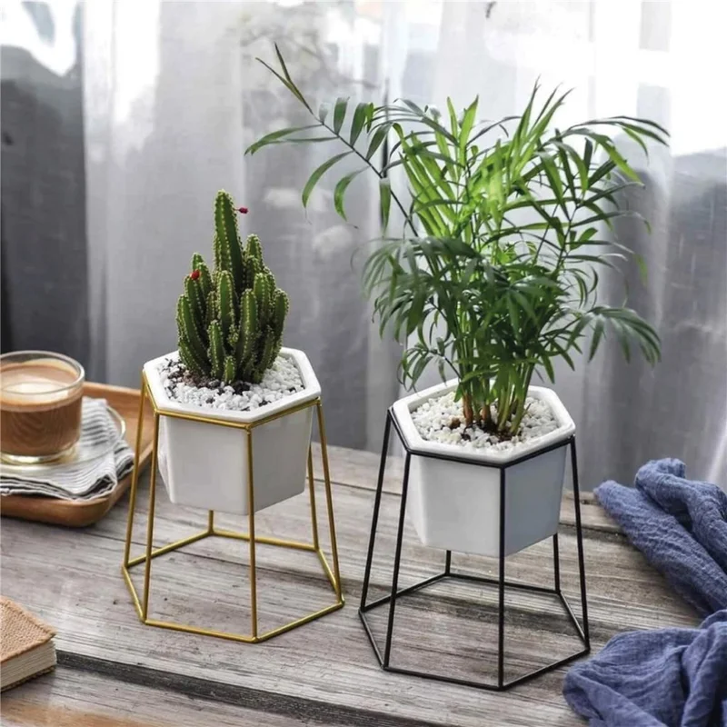 MACETA CERAMICA HEXA C/BASE D17x20CM BLANCO/NEGRO en Multicolor - Macetas, Uruguay | Koz, vista 3