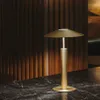 H en Dorado - Lámparas de mesa, Uruguay | Darko Lighting, vista 3 de 5