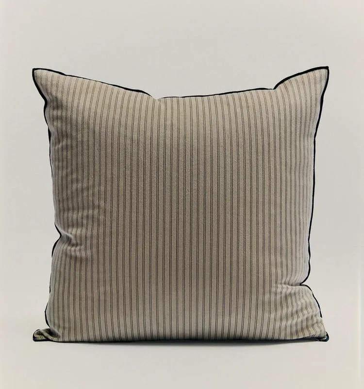 FUNDA COJÍN VELVET RAYAS en Beige - Textiles, Uruguay | Zara Home