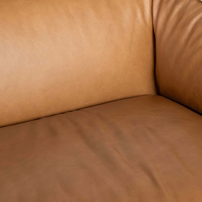 Sofá 3 Cuerpos Cuero Marron Tufa Camel en Beige - Sillones y sofás, Uruguay | Divino, vista 5