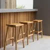 Banqueta de barra en madera teca en Madera natural - Butacas, banquetas y puffs, Uruguay | Entrecasa, vista 3 de 4