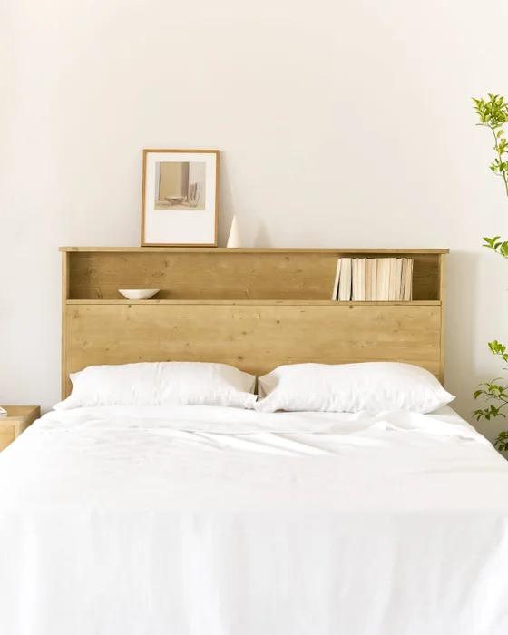 Respaldo de cama con espacio de guardado Igor en Madera natural - Respaldos de cama, Uruguay | Treehouse Deco