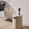Reposapiés exterior Jenell terrazo - blanco Ø 35 cm en Blanco - Mesas de arrimo, Uruguay | Kavehome, vista 2 de 6