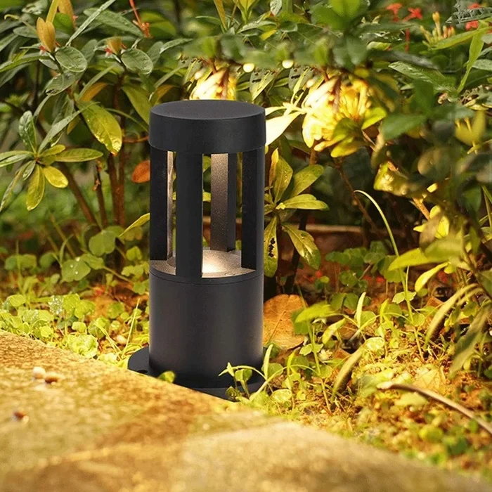 Luminaria Bolardo Exterior Lynn 5W 30 cm en Negro - Lámparas de pie, Uruguay | Serlux, vista 2