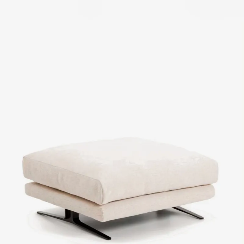 Reposapiés Veliro de chenilla beige y patas de acero con acabado negro 85 x 90 cm FSC Mix Credit en Beige - Sillones y sofás, Uruguay | Kavehome