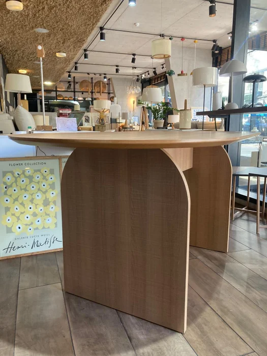 Mesa de Comedor Ovalada Arco 160 x 90 – Marrón Claro en Madera natural - Mesas de comedor, Uruguay | Berna Home, vista 8