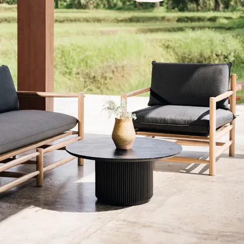 Mesa Ratona Nova en Negro - Mesas de comedor, Uruguay | Casakos