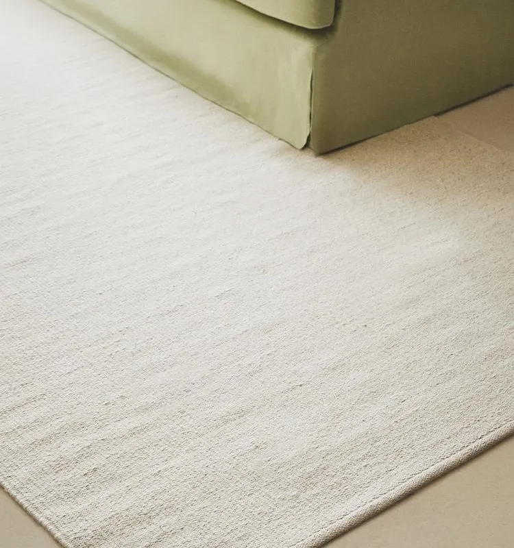ALFOMBRA LANA TONO CLARO en Blanco - Alfombras, Uruguay | Zara Home