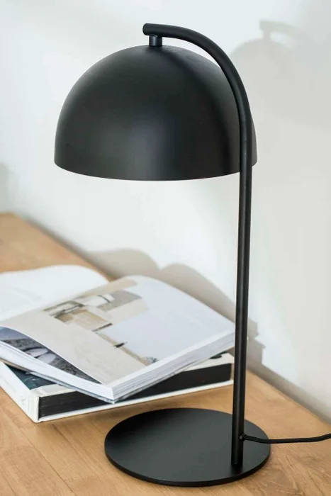LAMPARA DE MESA CAPELINA - BLACK en Negro - Lámparas de mesa, Uruguay | La Iberica