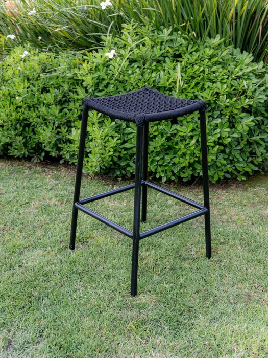 Banqueta de barra en cuerda náutica negra y aluminio en Negro - Butacas, banquetas y puffs, Uruguay | Entrecasa
