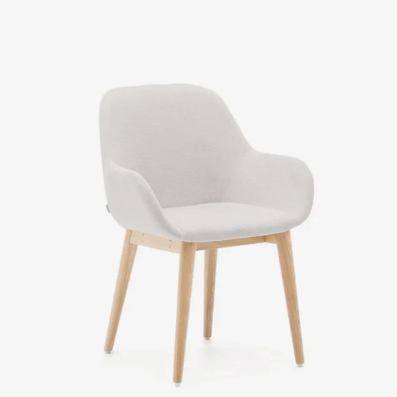 Silla Konna beige y patas de madera maciza de fresno acabado natural en Beige - Sillas, Uruguay | Kavehome
