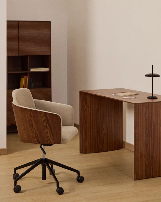 Silla de escritorio Madai de chenilla - marrón y chapa de fresno con acabado nogal FSC Mix Credit en Marrón - Escritorios y sillas de escritorio, Uruguay | Kavehome, vista 2