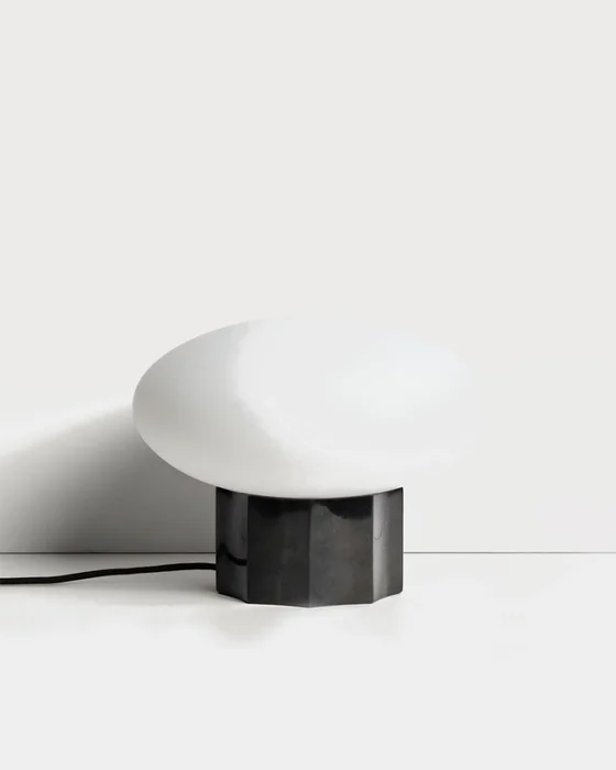 Lámpara de mesa Idela de cristal ahumado y mármol negro - Ø26 cm en Blanco - Lámparas de mesa, Uruguay | Kavehome