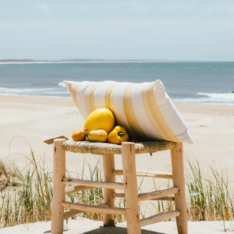 BANCO KANDICE en Madera natural - Butacas, banquetas y puffs, Uruguay | Sentido Jose Ignacio