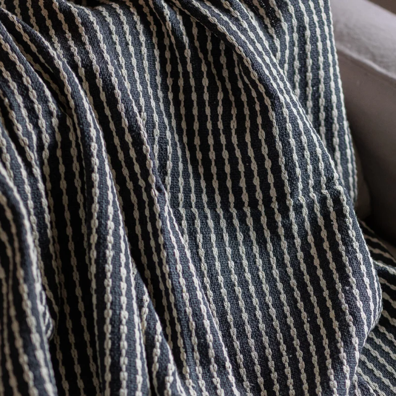 Manta para sillón y cama algodón Grafito - 180 x 130 cm - Textiles, Uruguay | Buho Store, vista 3