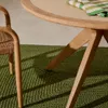 Mesa redonda Julieta de polycemento beige y madera maciza de acacia Ø 120 cm FSC 100% en Madera natural - Muebles para el exterior, Uruguay | Kavehome, vista 3 de 7