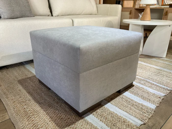Puff Mónaco - Gris Oscuro en Gris - Sillones y sofás, Uruguay | Berna home, vista 2
