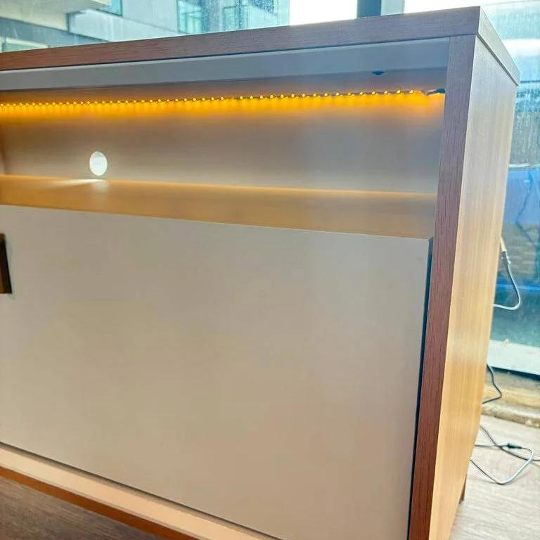 Rack para tv Dubai 180cm con Led - Patas en madera maciza en Madera natural - Muebles para TV, Uruguay | Balton, vista 5