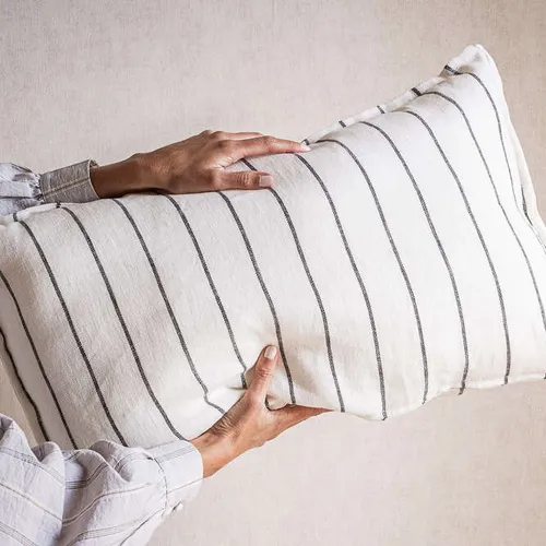 ALMOHADON LINO RAYADO GRIS - 70 X 43 CMS en Gris - Textiles, Uruguay | La Iberica