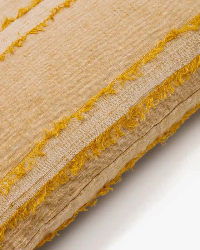 Cojín Neris - mostaza 100% lino 40x60cm en Amarillo - Textiles, Uruguay | Kavehome, vista 4