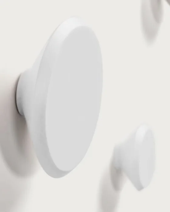 Set Nadua de 3 colgadores madera maciza de haya acabado - blanco en Blanco - Percheros y colgadores, Uruguay | Kavehome, vista 2