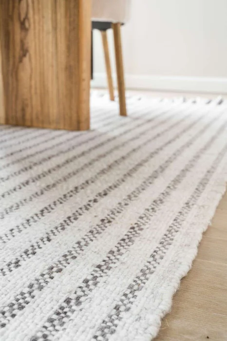 ALFOMBRA RAYADA HILO - 2.40 X 1.90 MTS. en Blanco - Alfombras, Uruguay | La Iberica