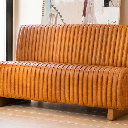 SILLON DE COMEDOR FERRARO - CUERO ITALIANO CARAMELO - 1.53 MTS en Marrón - Sillones y sofás, Uruguay | La Iberica