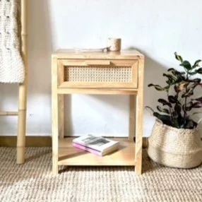 Mesa de luz con esterilla de viena en Madera natural - Mesas de luz, Uruguay | Decoramuss