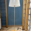 Lámpara de Pie Slim Madera, Hierro Dorado y Pantalla Algodón - Lámparas de pie, Uruguay | Berna home, vista 3 de 5