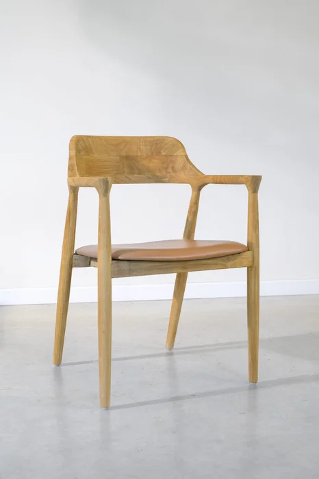 Silla en teca y cuero en Marrón - Sillas, Uruguay | Entrecasa