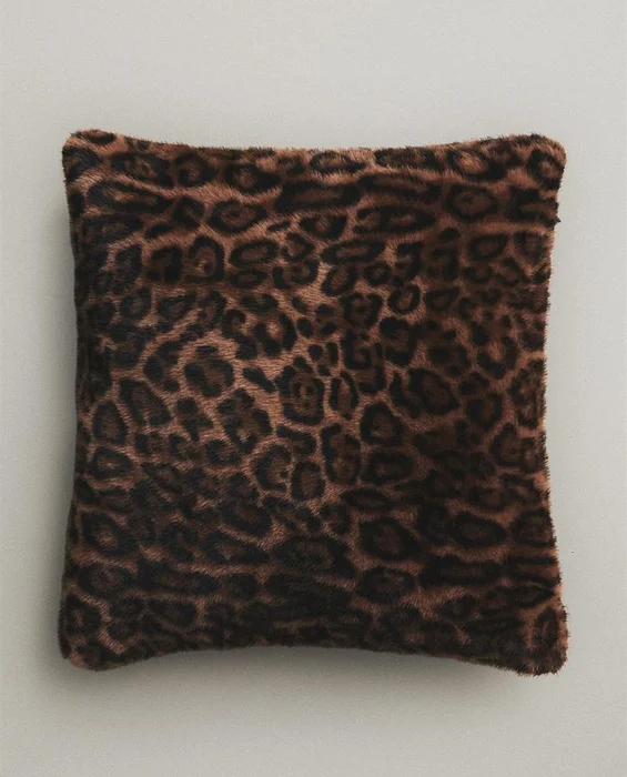 FUNDA COJÍN PELO Y ANIMAL PRINT en Multicolor - Textiles, Uruguay | Zara Home