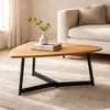 Mesa de centro triangular en madera y metal en Madera natural - Mesas de living, Uruguay | Champagne Home, vista 3 de 3