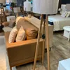 Lámpara de Pie Apollo con Pantalla Lino Beige - Lámparas de pie, Uruguay | Berna home, vista 4 de 6