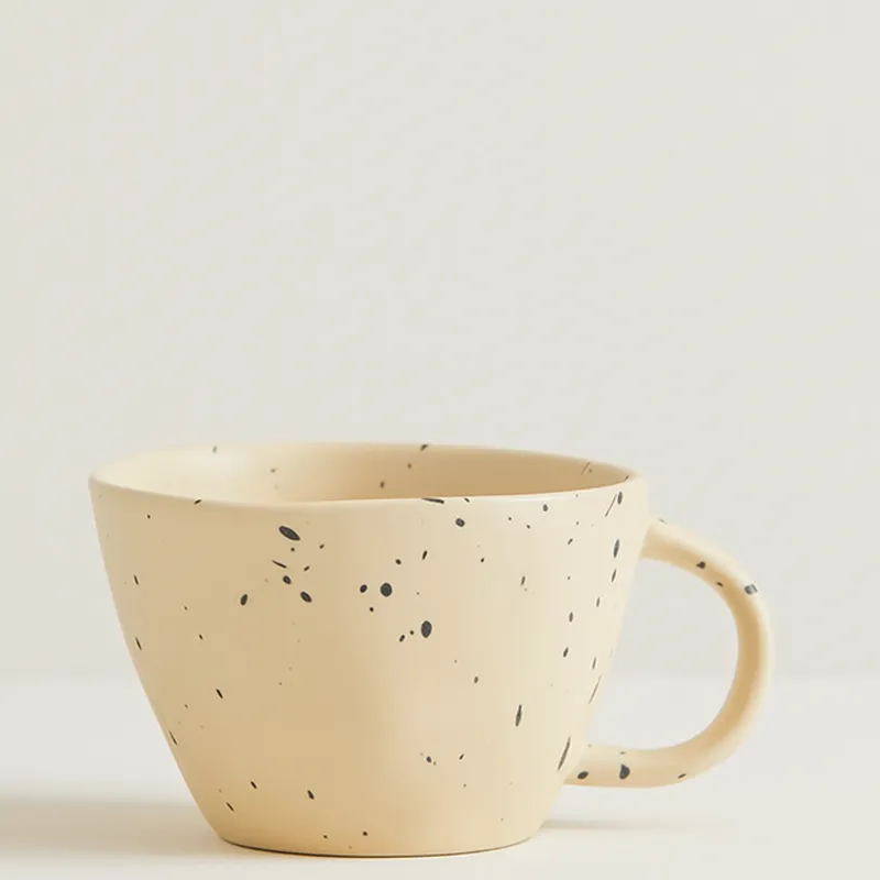 Taza Irregular Pintitas en Beige - Decoración, Uruguay | Cabana