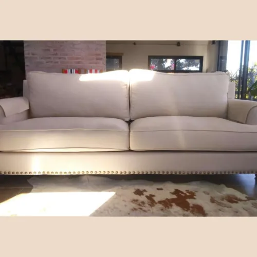 Sofá Modelo Vila Con Tachas 3 Cuerpos - Sillones y sofás, Uruguay | Viladecó Muebles