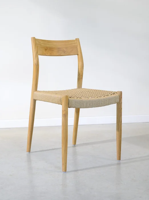 Silla en teca y fibra de loom sintética en Madera natural - Sillas, Uruguay | Entrecasa