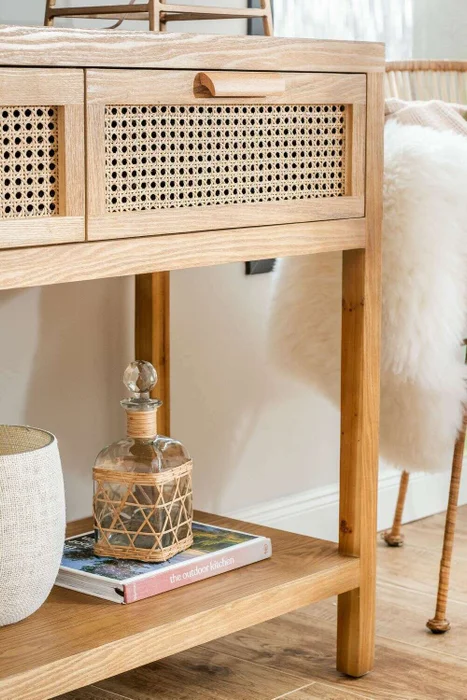 MESA DE ARRIMO BORA - PINO Y ESTERILLA en Madera natural - Bibliotecas, Uruguay | La Iberica, vista 2