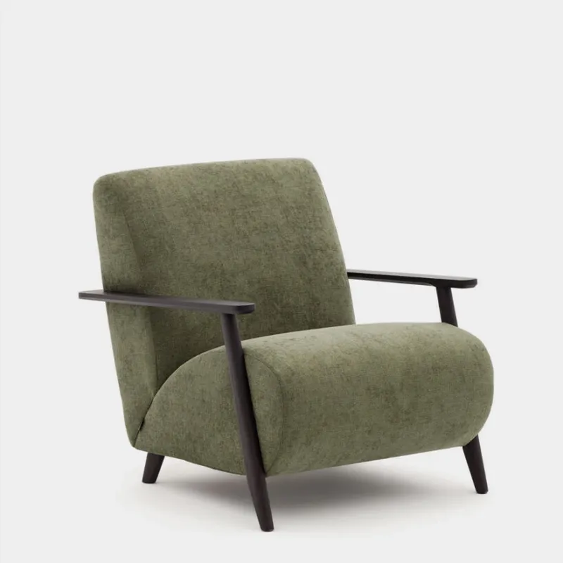 Butaca Meghan de chenilla verde y madera maciza de fresno con acabado wengué en Verde - Butacas, banquetas y puffs, Uruguay | Kavehome