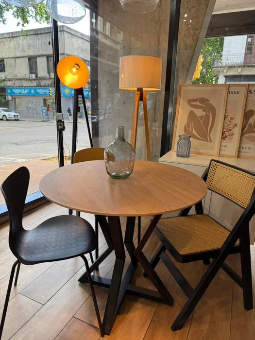 Mesa de Comedor Circular Louvre (90 cm) - Olmo en Madera natural - Mesas de comedor, Uruguay | Berna home, vista 2