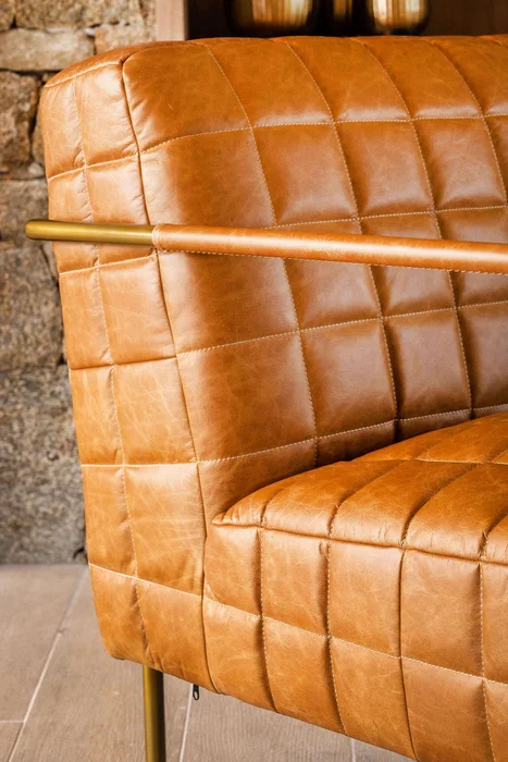 BUTACA ASTON CUERO ITALIANO CARAMELO en Marrón - Butacas, banquetas y puffs, Uruguay | La Iberica, vista 10