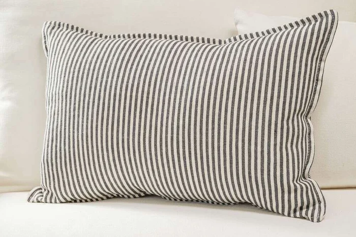 ALMOHADON LINO ALTO GRAMAJE RAYADO GRIS OSCURO - 70 X 43 CMS en Gris - Textiles, Uruguay | La Iberica, vista 6