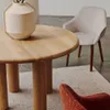 Mesa redonda Mailen - en chapa de fresno con acabado natural Ø 120 cm en Madera natural - Mesas de comedor, Uruguay | Kavehome, vista 3 de 8