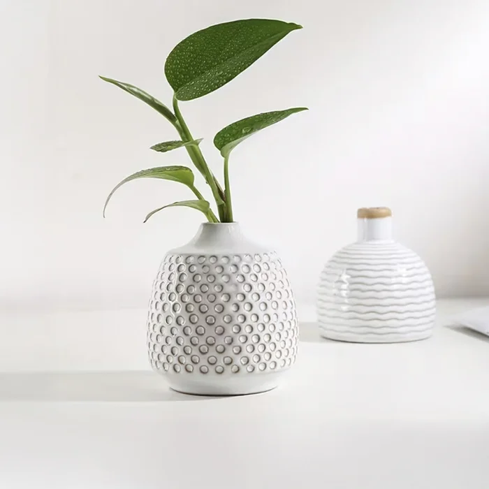 FLORERO RELIEVES D9x10CM CERAMICA BLANCO en Blanco - Jarrones, Uruguay | Koz, vista 2